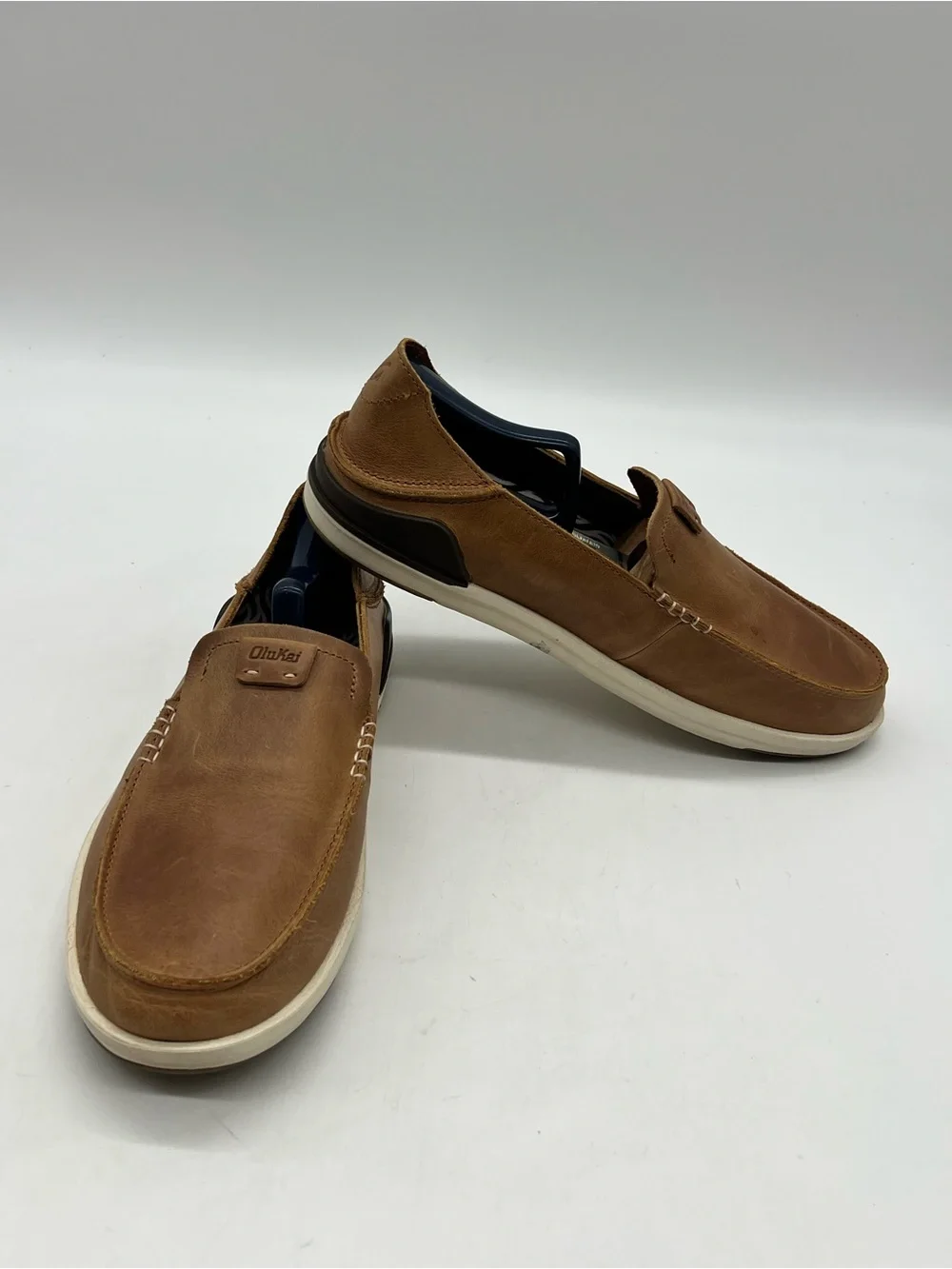 OluKai Kakaha Men’s Sz 10 Brown Leather Casual Comfort Slip On Loafers Shoes.